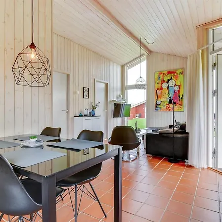 Helga - 100m From The Sea By Interhome *