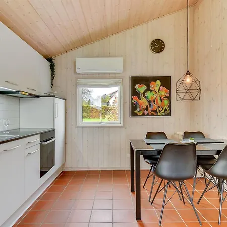 Helga - 100m From The Sea By Interhome *